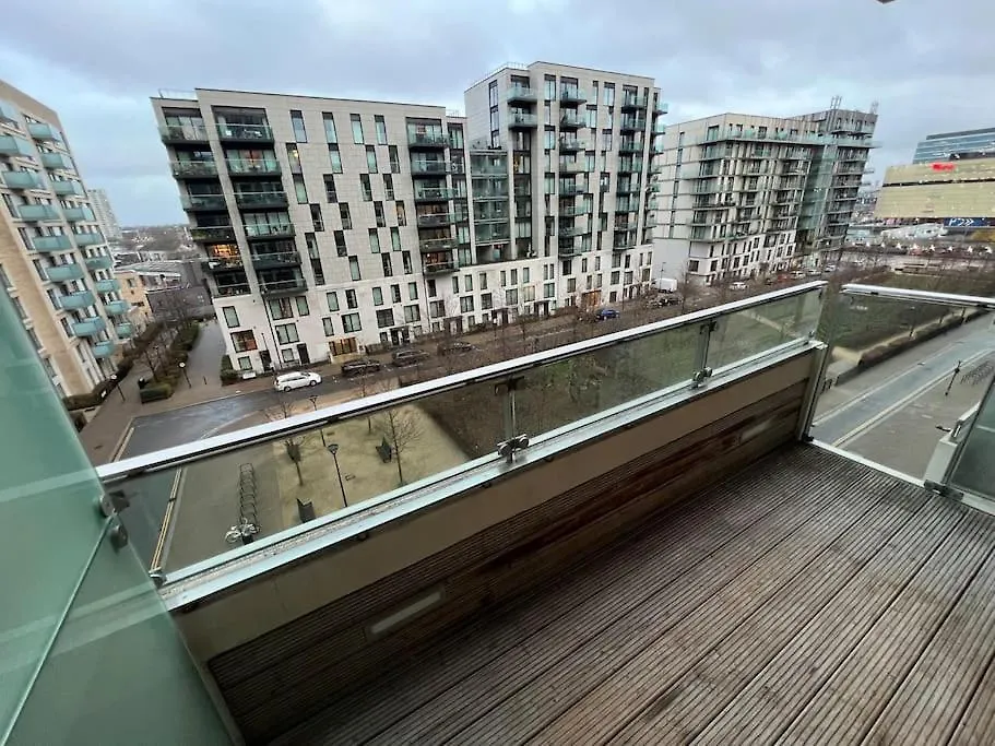 Modern 2 Bed - Olympic Park Stratford location