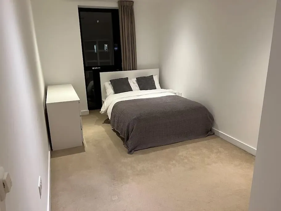 Modern 2 Bed - Olympic Park Stratford Apartment London