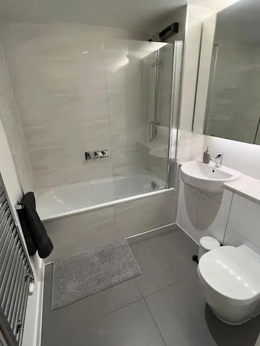 Modern 2 Bed - Olympic Park Stratford Apartment London